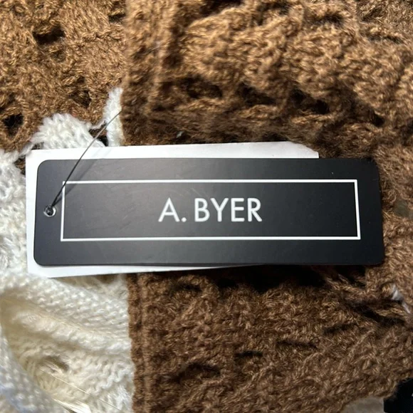 Women's A. Byer Crocheted Cropped Sweater Size X-Large Brown and Cream - Picture 12 of 13